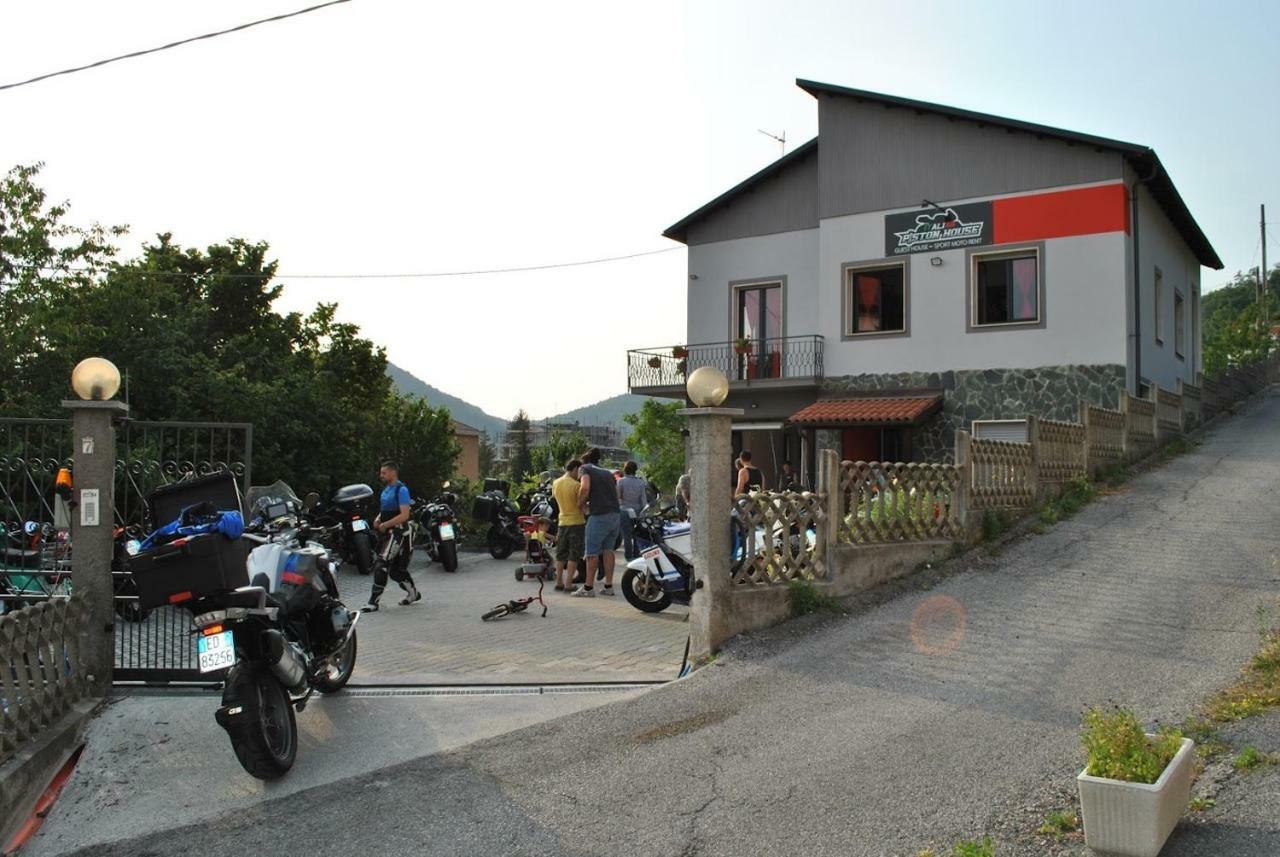 Bed and Breakfast Italian Piston House Sport Moto Rent Millesimo Exterior foto